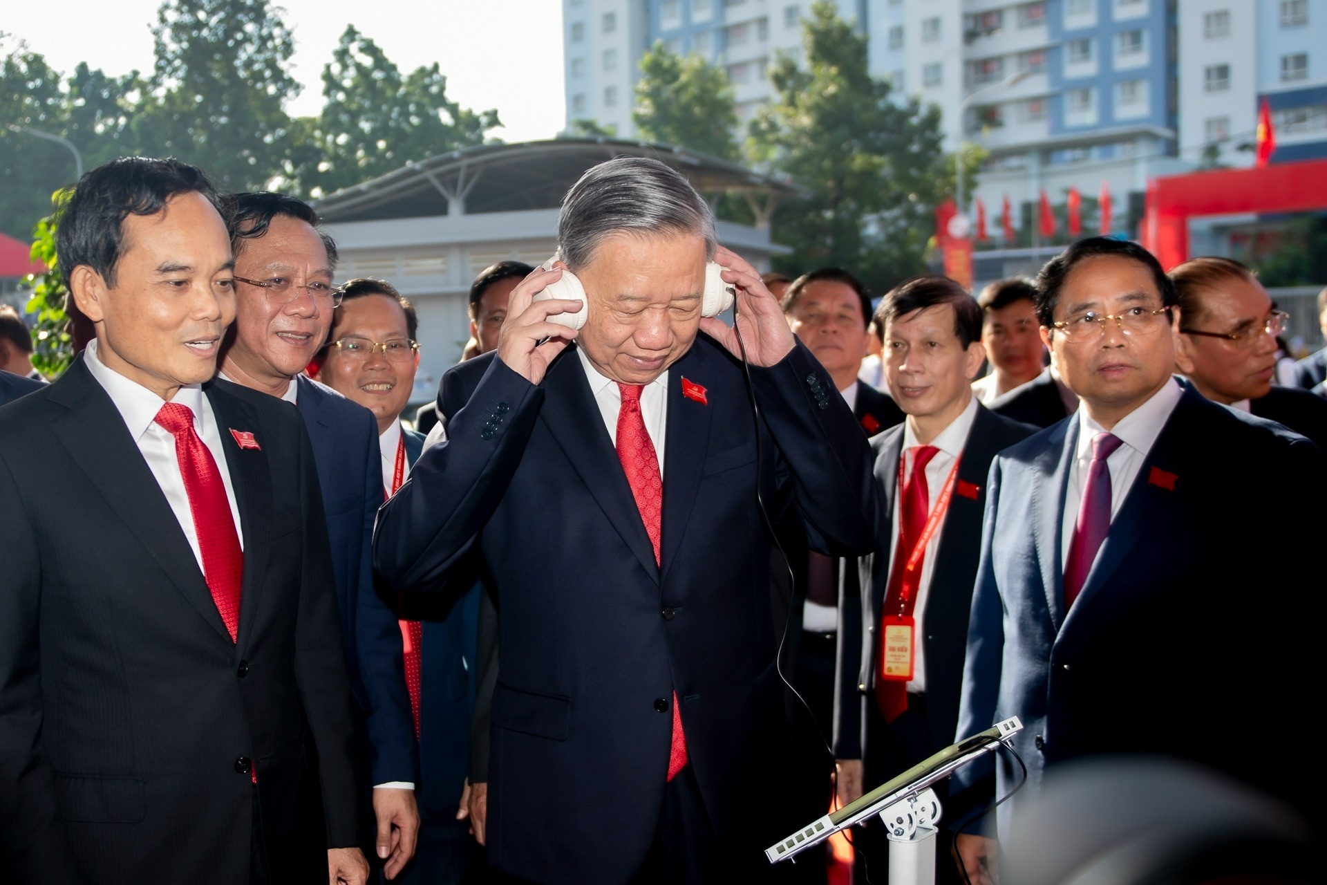 Cong cu nong cot de lan toa van hoa hinh anh