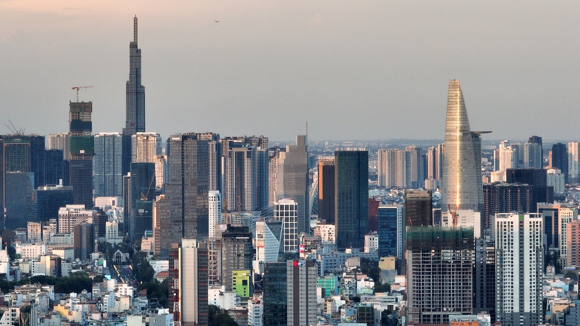 Trai nghiem TP.HCM sau sap nhap bang sa ban AR o Duong sach Tet hinh anh