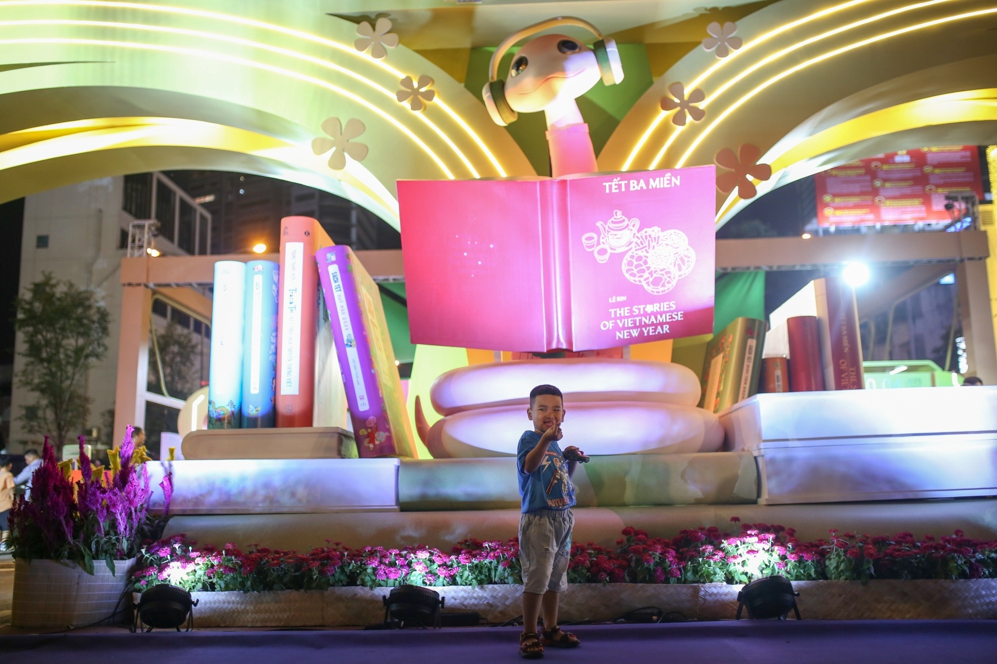 Sach quy hoi tu tai Le hoi Duong sach Tet 2026 hinh anh