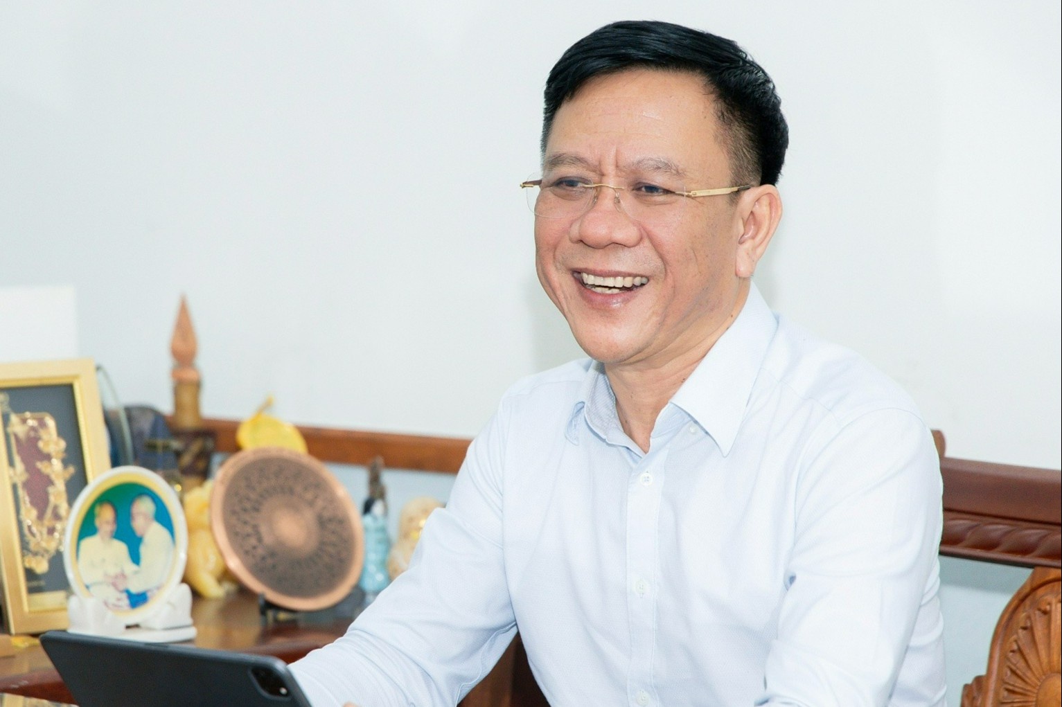 Hinh thanh the he doc gia moi cho do thi tri thuc hinh anh