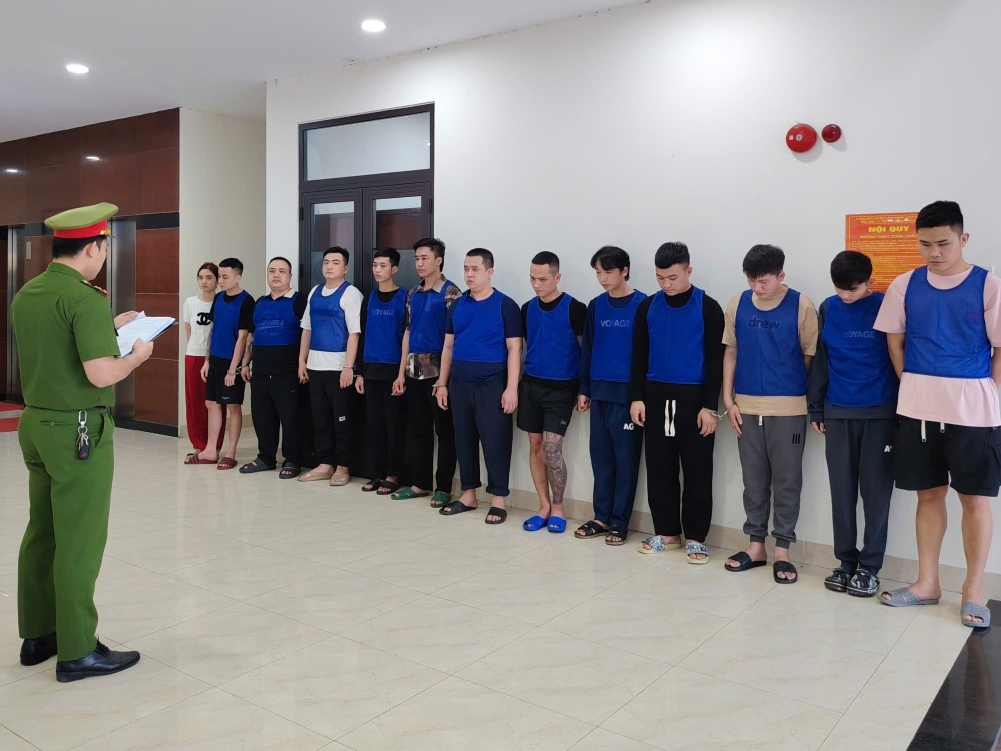 Bat 13 nguoi trong duong day lua dao xuyen quoc gia, chiem doat 100 ty hinh anh