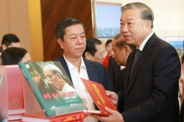 Tai dinh vi nganh xuat ban trong chien luoc phat trien cua Viet Nam hinh anh