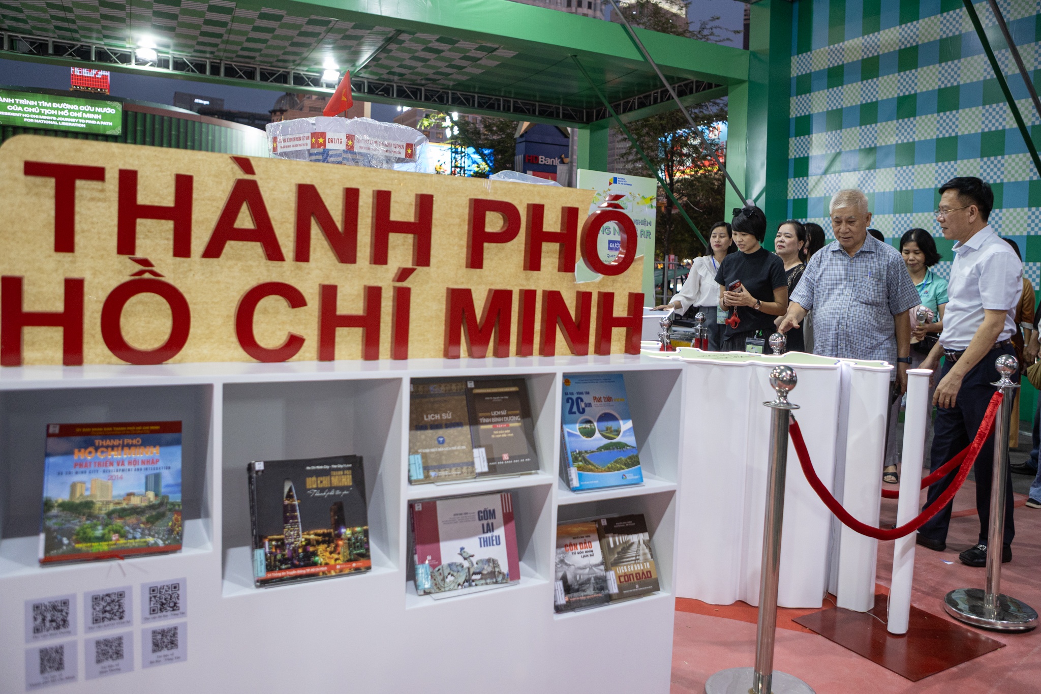 duong sach Tet anh 1