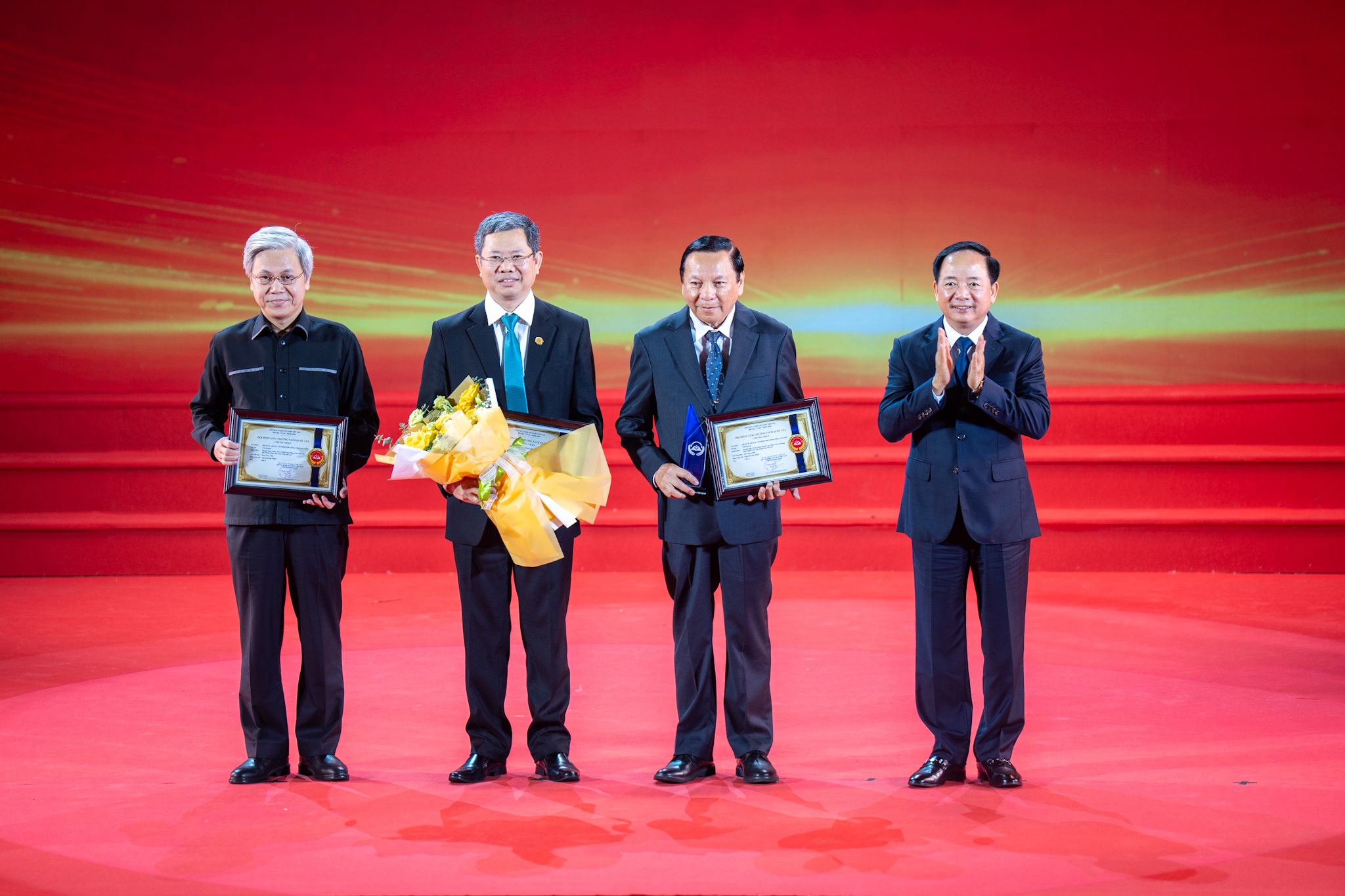 7 nam rong mang dai cong trinh ve Viet Nam hinh anh