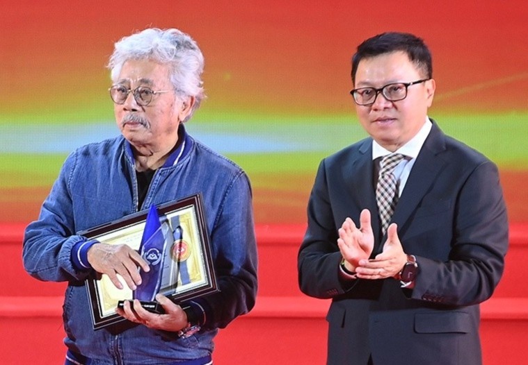 'Mua do' duoc vinh danh tai Giai thuong Sach Quoc gia lan thu VIII hinh anh