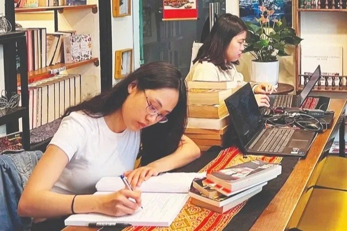 Goc nho cua nhung nguoi yeu sach hinh anh