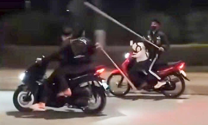 Trieu tap 12 thanh thieu nien mang hung khi, ong sat dieu pho hinh anh