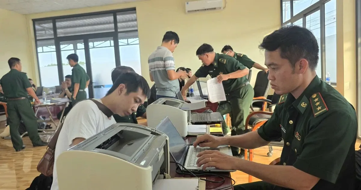 Campuchia trao tra 344 cong dan, phan lon duoc giai cuu tu o lua dao hinh anh