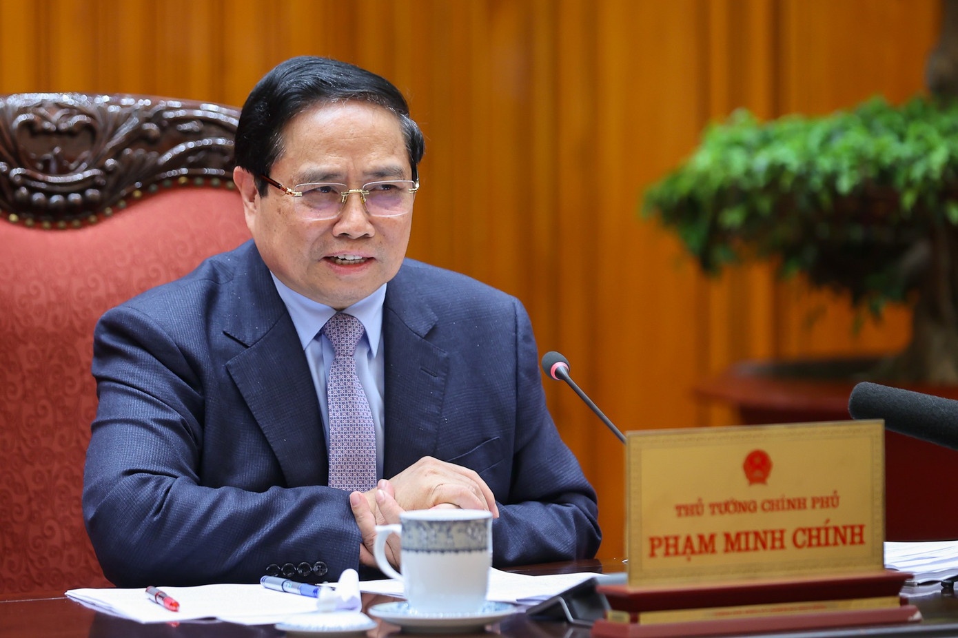 Thu tuong khuyen khich nguoi dan dung phuong tien cong cong, xe dien hinh anh