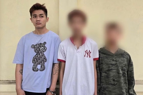 Bat nhom doi tuong cuop giat tai san cua cu ba 96 tuoi ngoi xe lan hinh anh