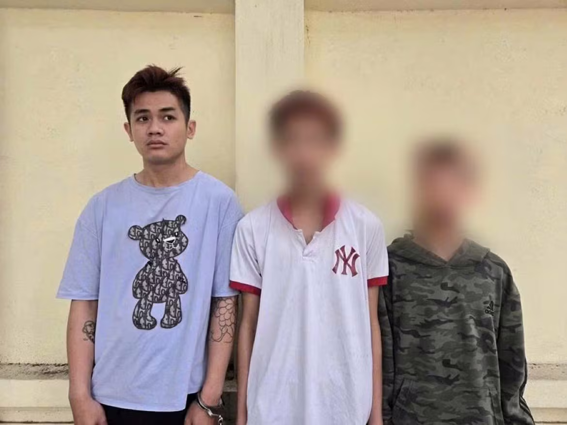 Bat nhom doi tuong cuop giat tai san cua cu ba 96 tuoi ngoi xe lan hinh anh