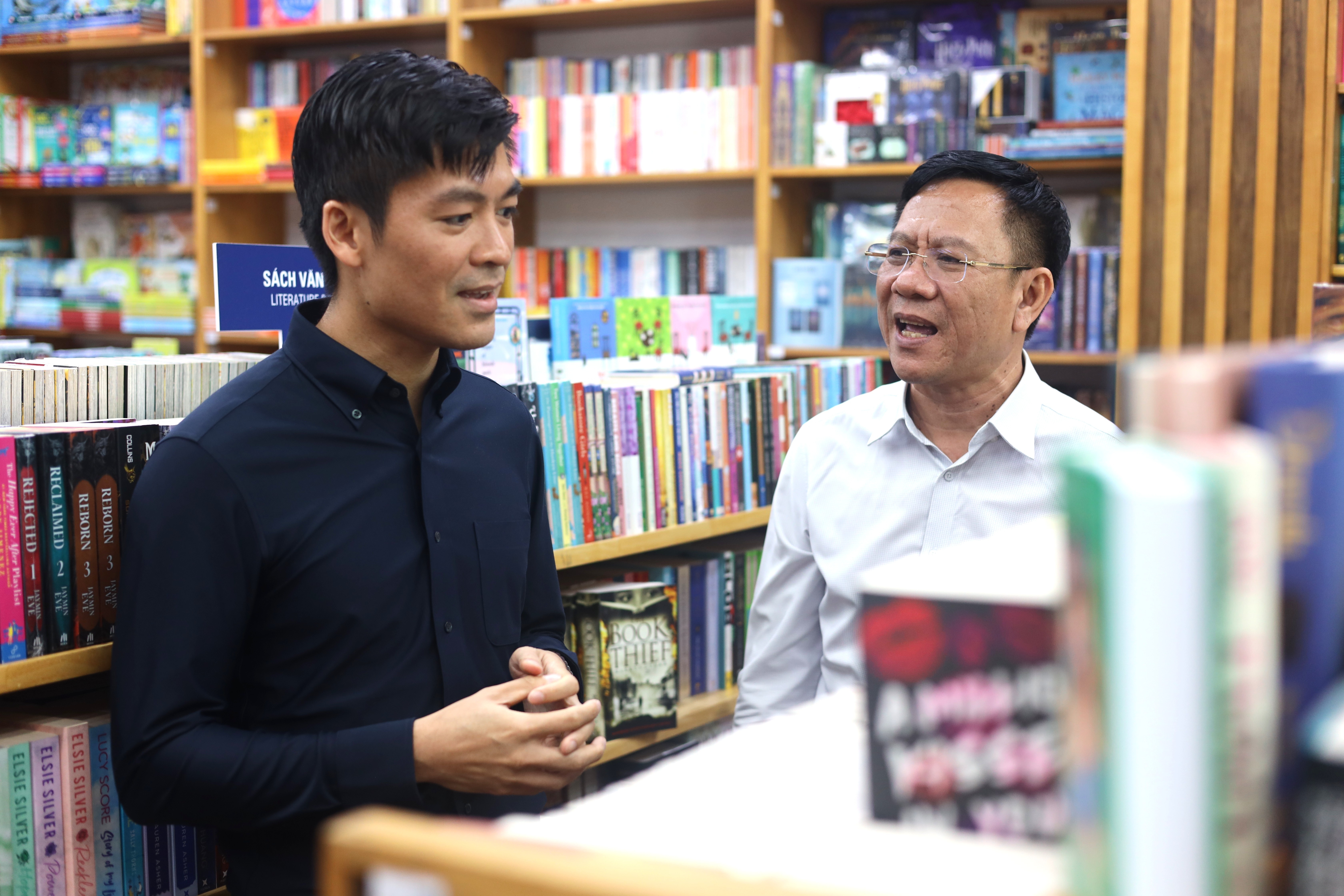 hội s&aacute;ch chung cư ảnh 4