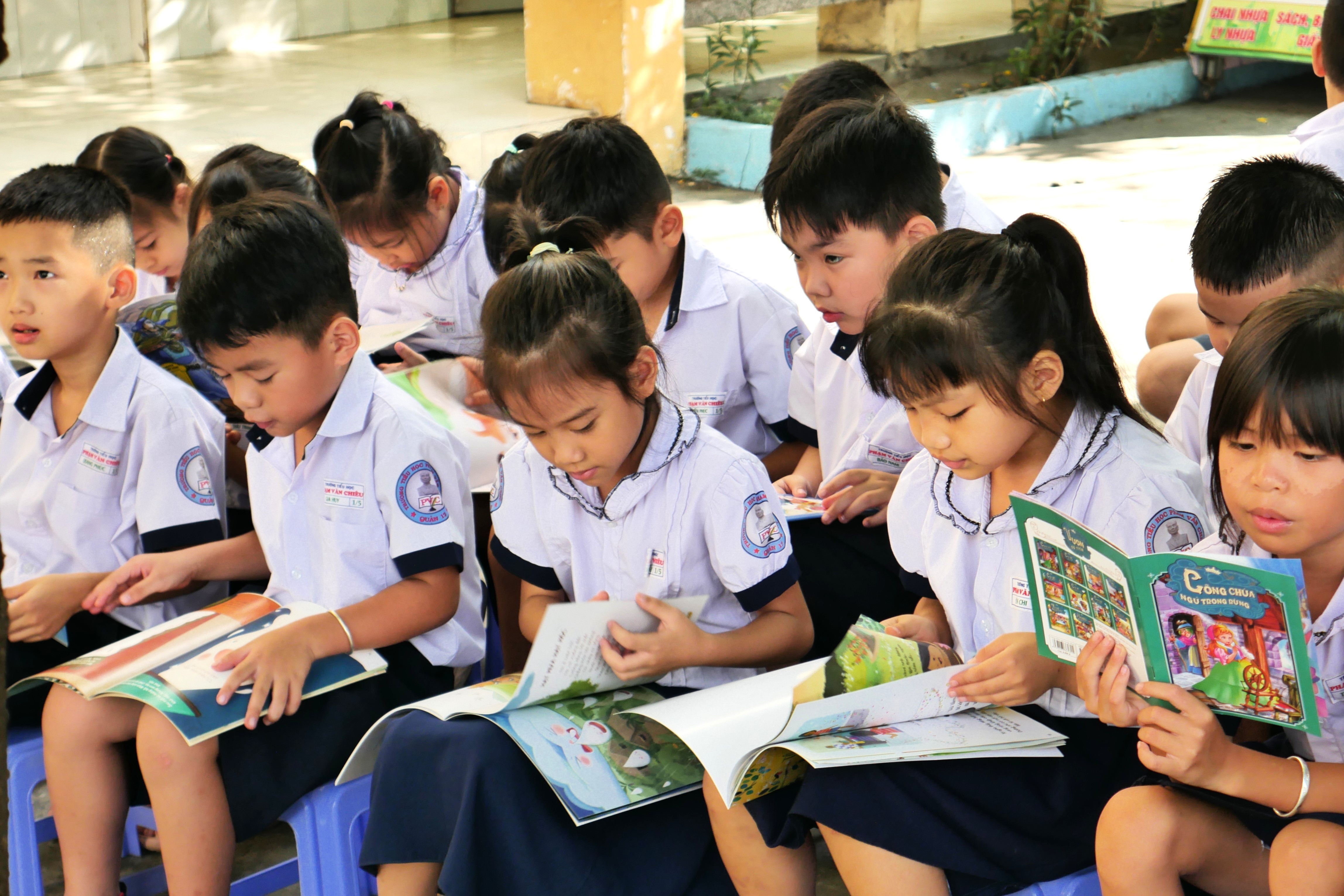 Dua thu vien di dong di khap truong hoc o TP.HCM moi hinh anh