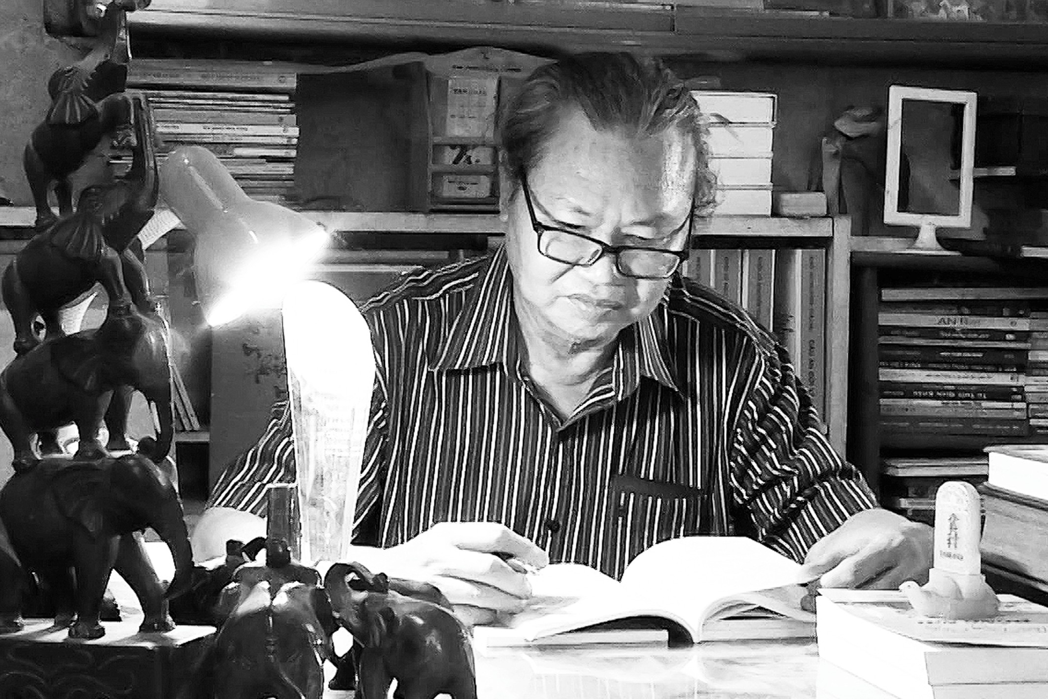 Tac gia 'Cha con ong Mat Meo' qua doi o tuoi 77 hinh anh