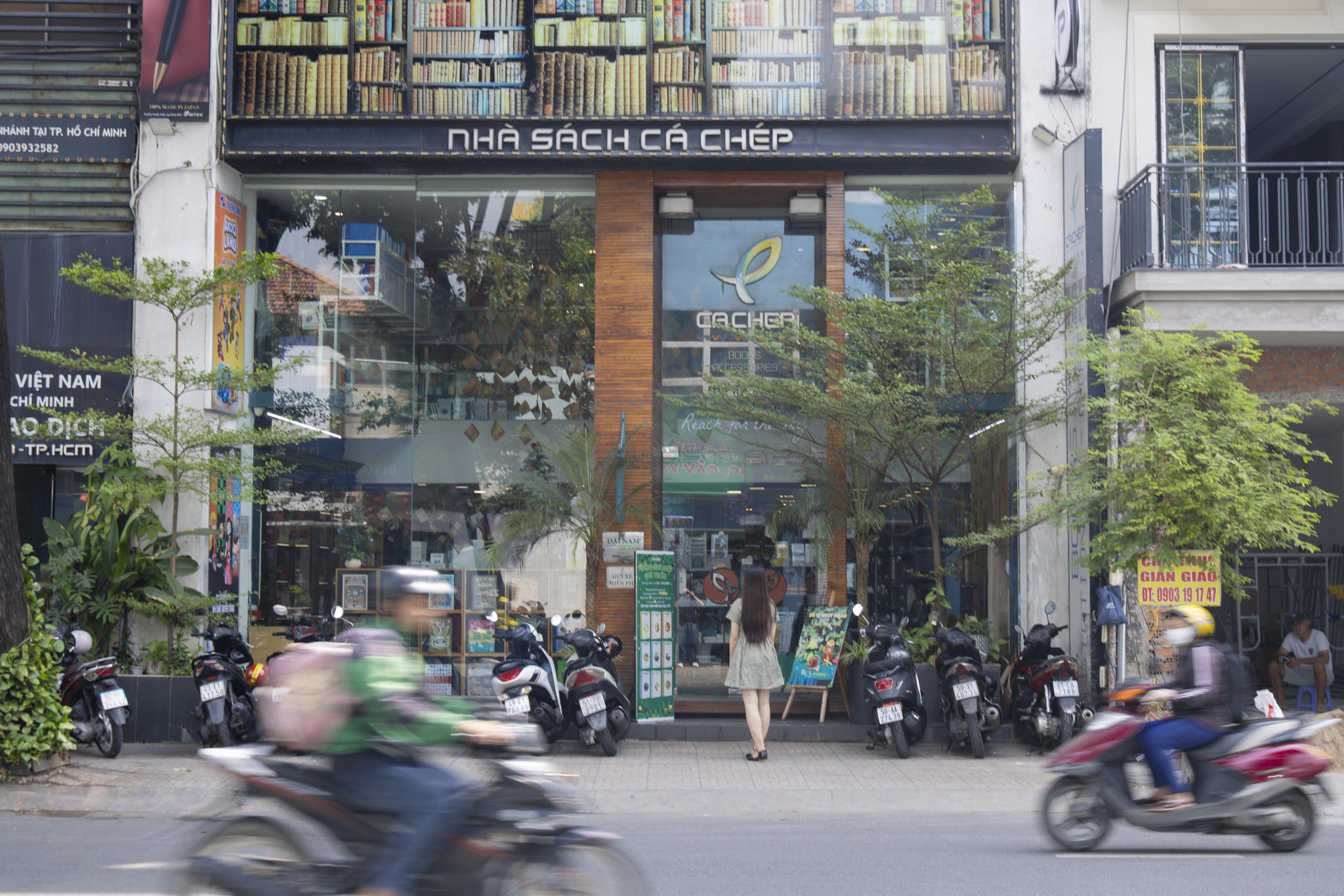 Co so cuoi Nha sach Ca Chep dong cua sau 13 nam hinh anh