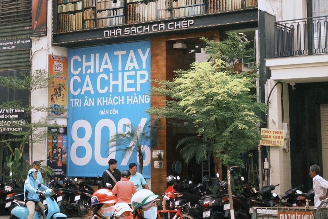 Hon 15.000 luot khach den nha sach Ca Chep sau thong bao dong cua hinh anh