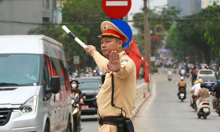 Cam va han che phuong tien tren nhieu tuyen duong o Ha Noi tu 11-13/5 hinh anh