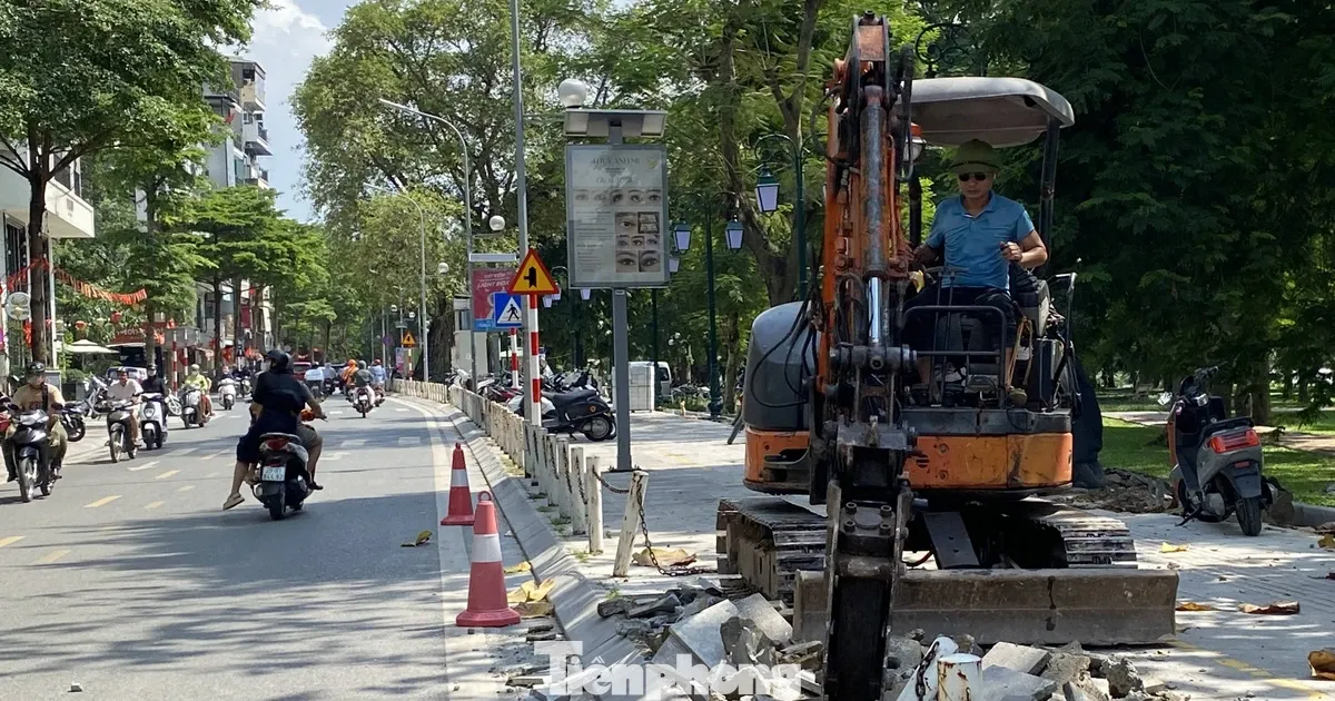Via he lat da tren tuyen duong tram ty o Ha Noi bi duc pha hinh anh