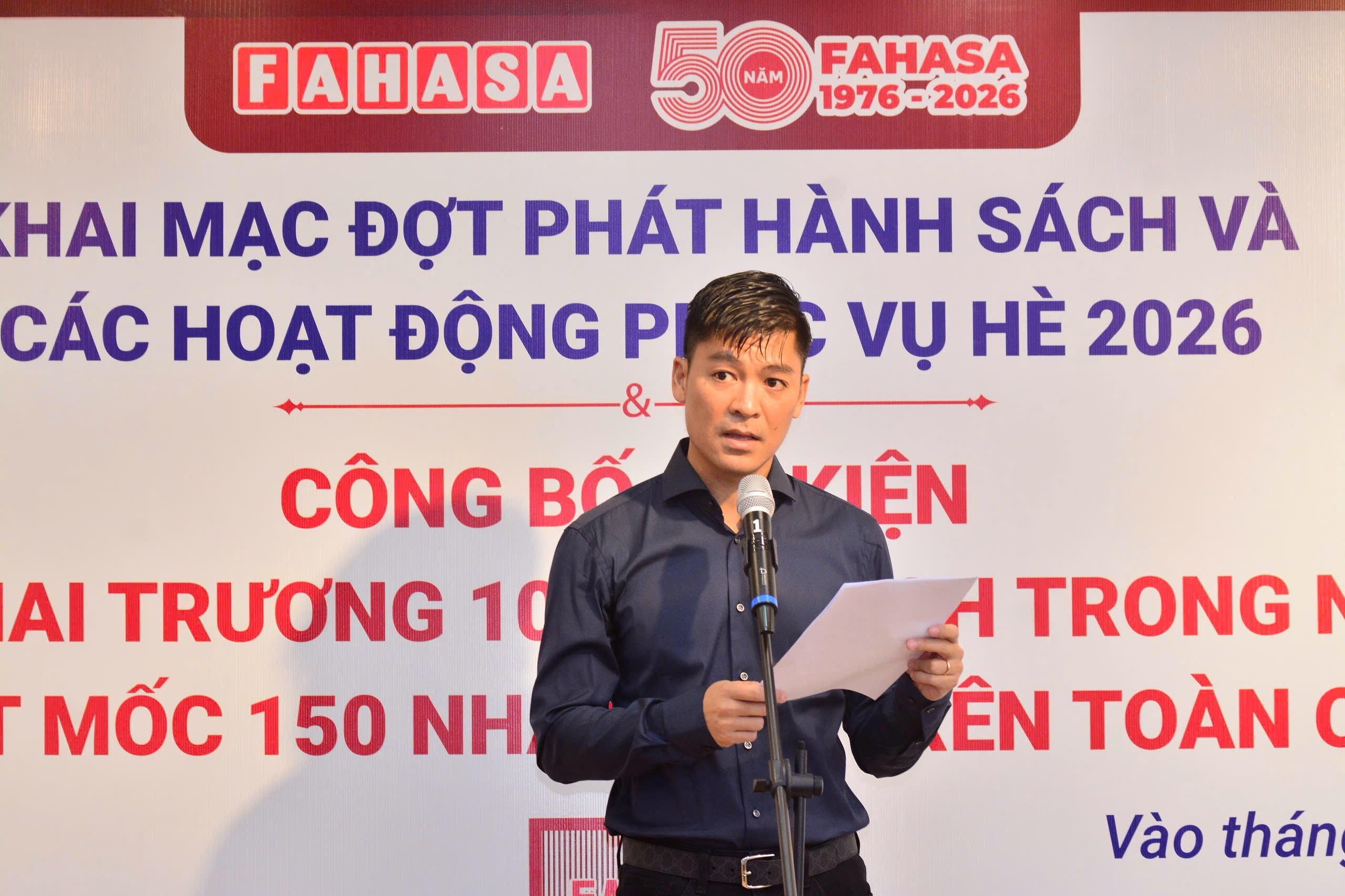 nha sach anh 1