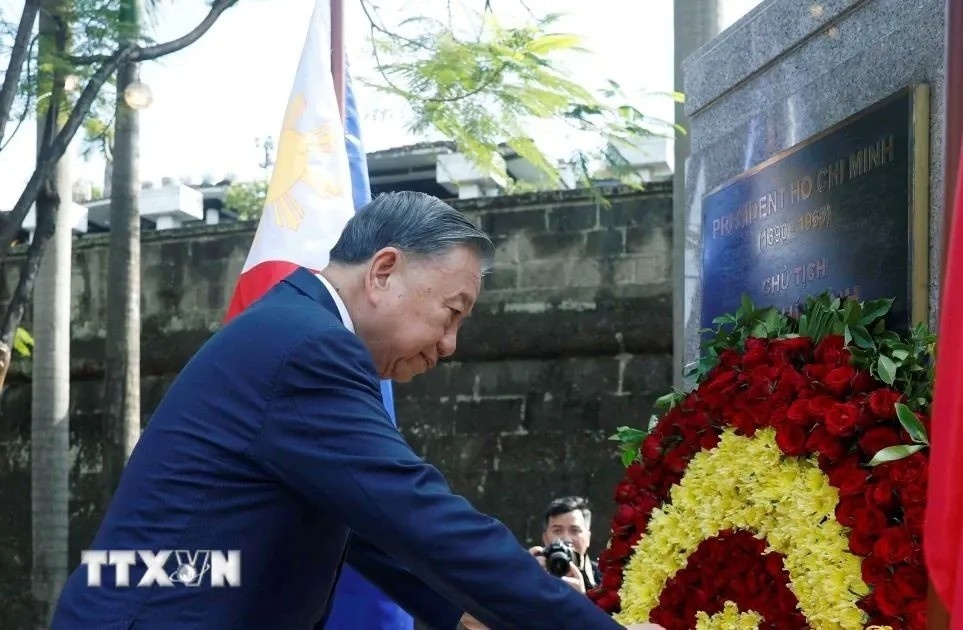 Tong bi thu, Chu tich nuoc dang hoa tai tuong dai Chu tich Ho Chi Minh hinh anh