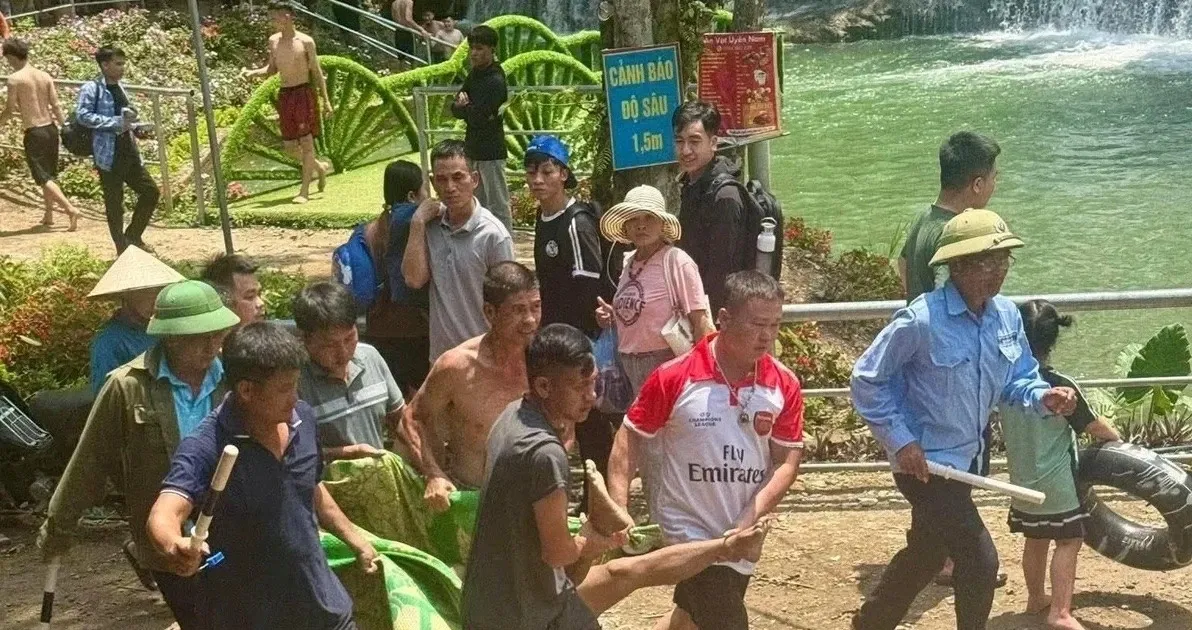 Nguoi dan ong tu vong khi nhay Thac Trang hinh anh