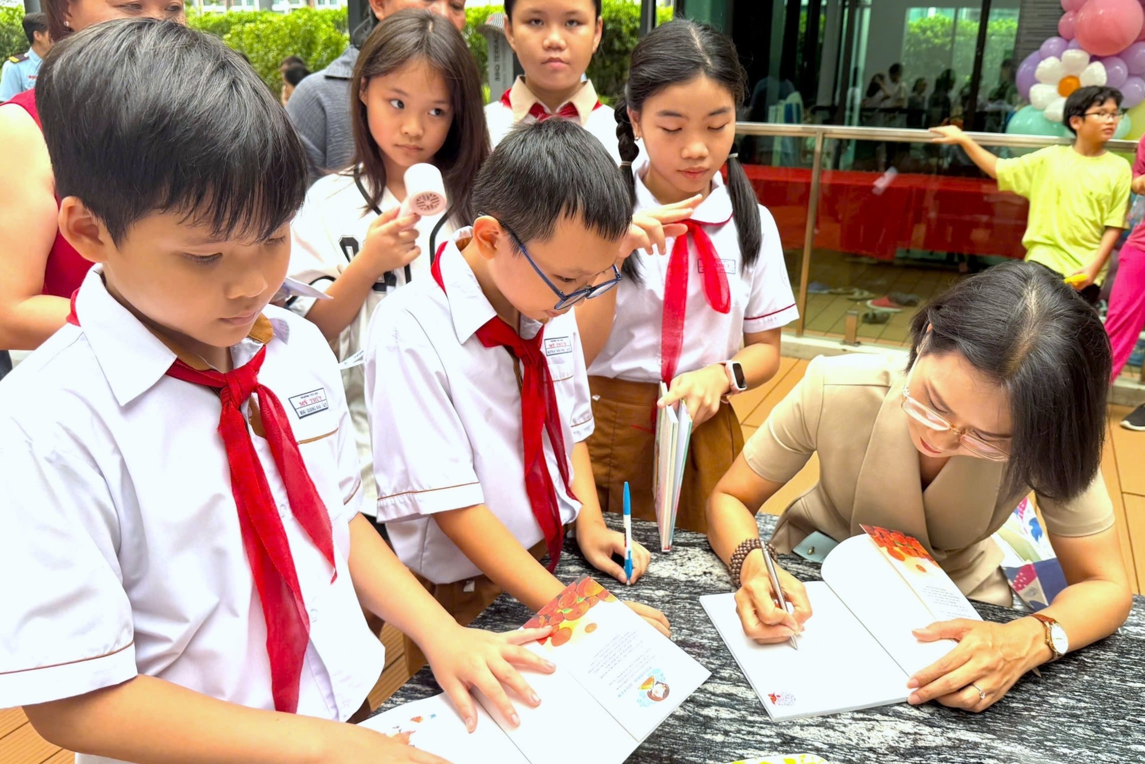 Cuoc thi gioi thieu sach lan toa van hoa doc o chung cu hinh anh