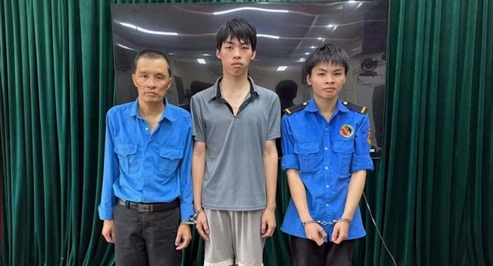 Tam giu 3 bao ve hanh hung khach va tai xe thac mac phi giu xe hinh anh