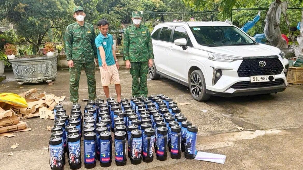 Bat giu 92 binh nghi chua khi cuoi tai khu vuc bien gioi Hoanh Mo hinh anh