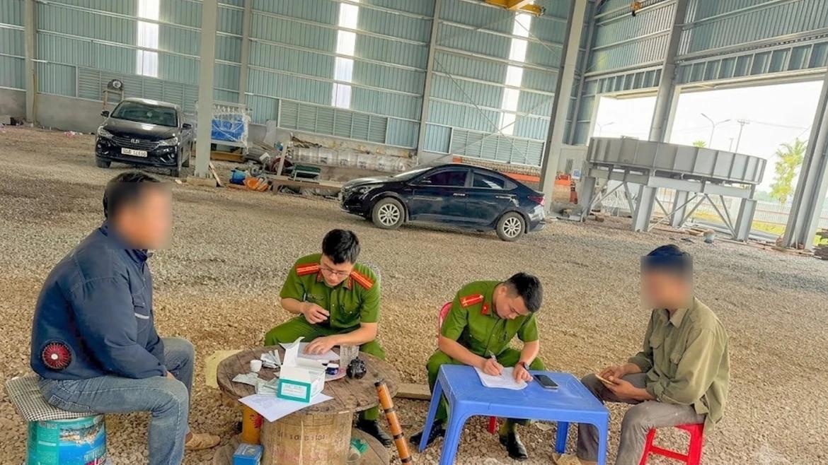 Kiem tra ma tuy 131 cong nhan Thai Nguyen phat hien 2 nguoi duong tinh hinh anh