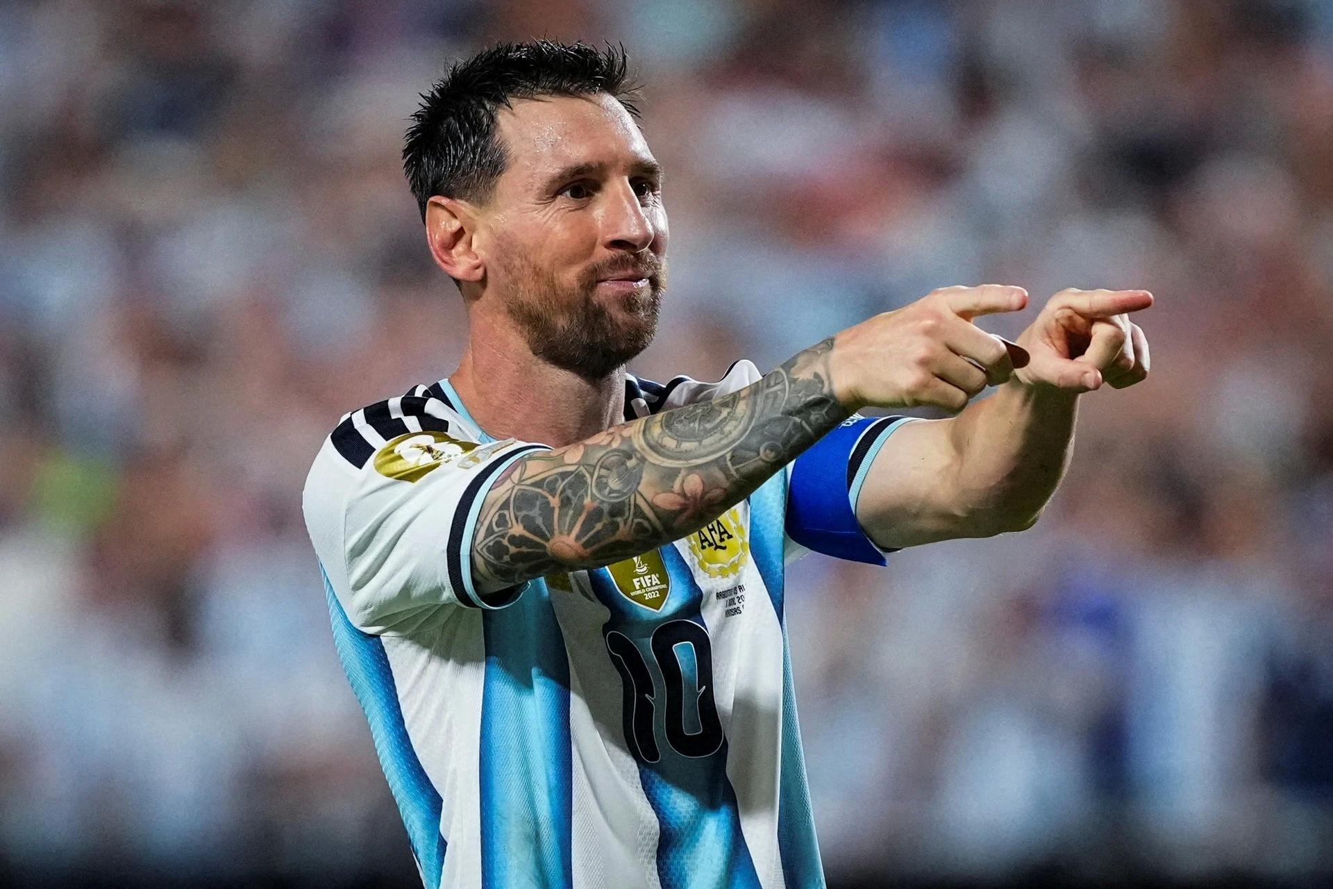 Sang lam van phong, toi ve dich truyen tranh Messi hinh anh