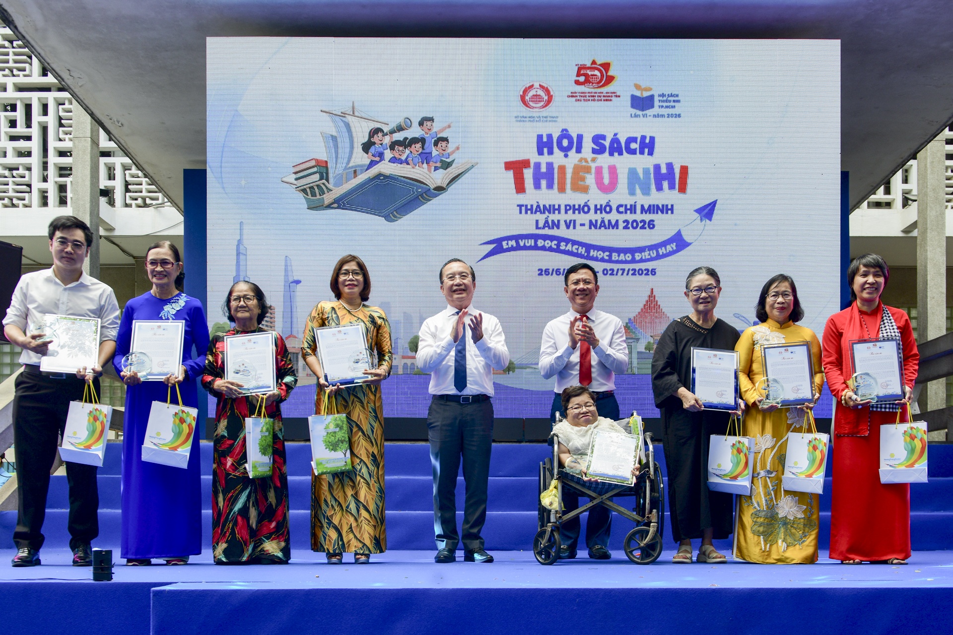 hoi sach thieu nhi anh 5