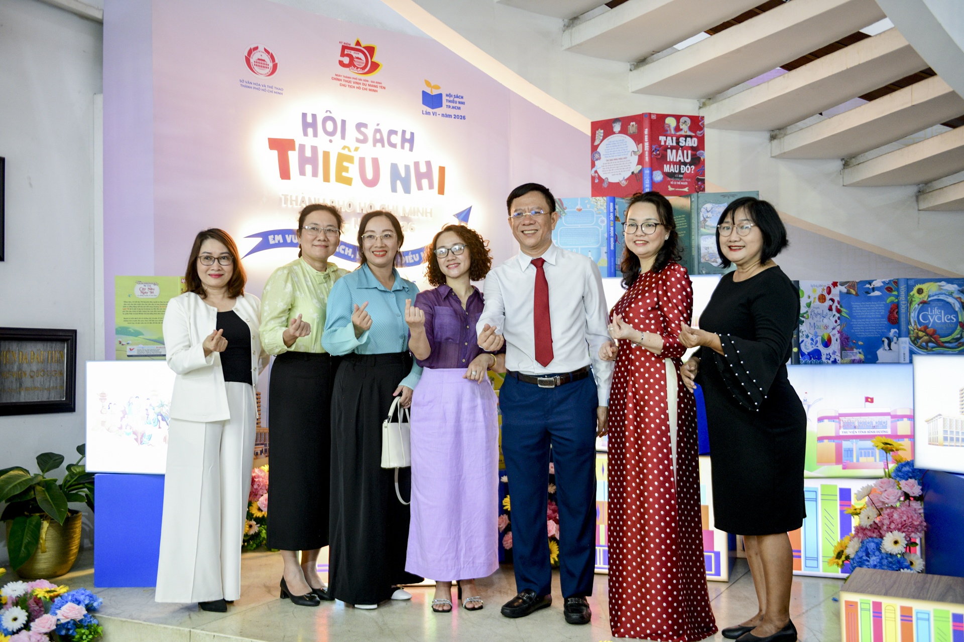 hoi sach thieu nhi anh 23