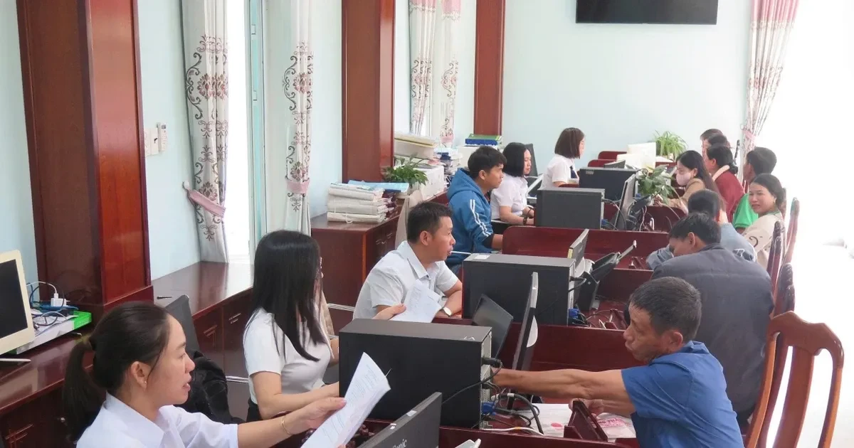 Thu hoi tien ho tro hon 400 can bo khong du dieu kien sau sap nhap hinh anh