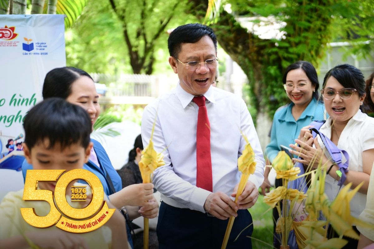 TP.HCM cu the hoa Chi thi 16, dua nganh xuat ban cat canh hinh anh