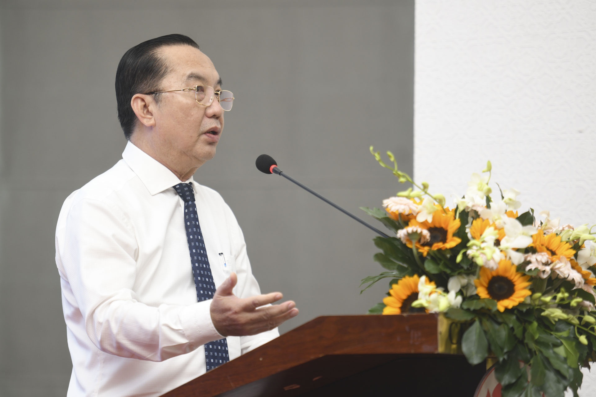 ng&agrave;nh xuất bản ảnh 3