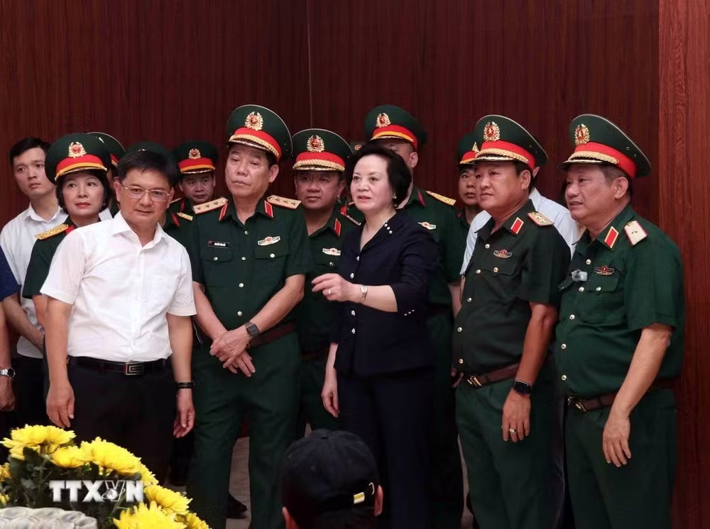 hai cot liet si anh 1