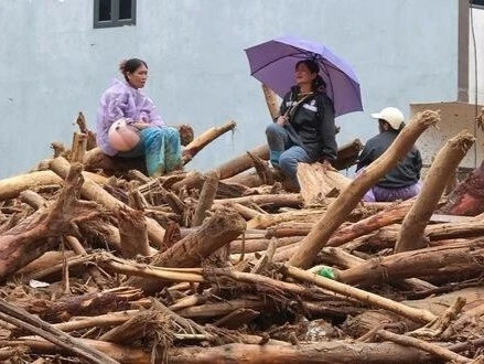 'Của cải mất hết rồi, giờ tôi chỉ mong tìm được mẹ'