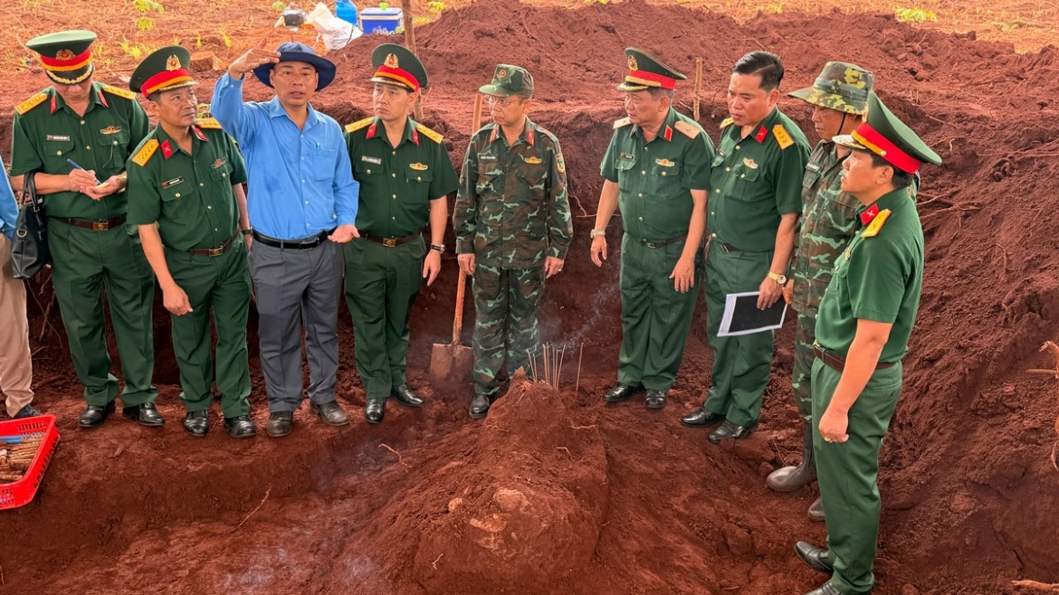 phần mộ ảnh 6