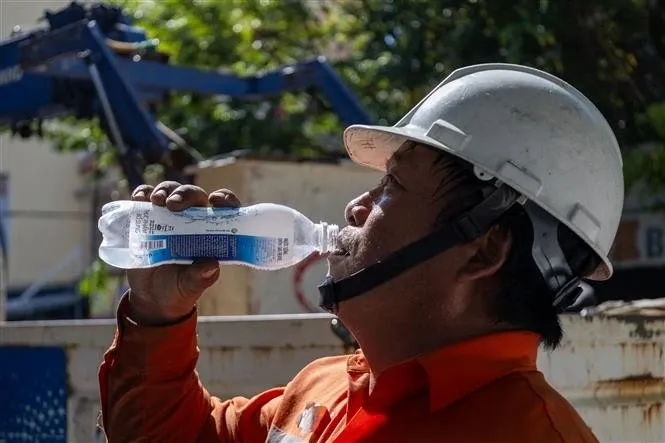 Trung Bộ tiếp tục nắng nóng, có nơi trên 38 độ C trong hai ngày tới