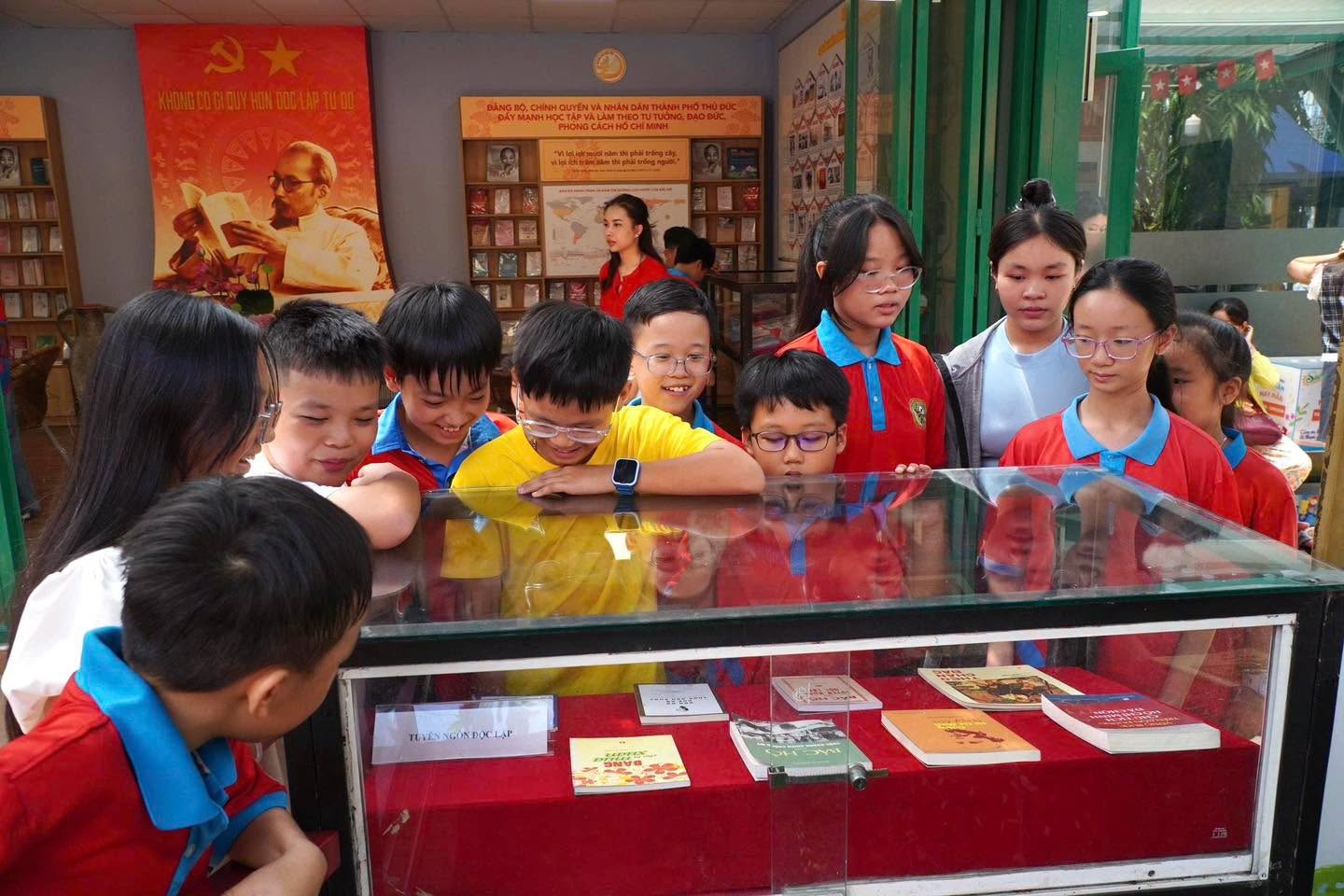 đường s&aacute;ch ảnh 1