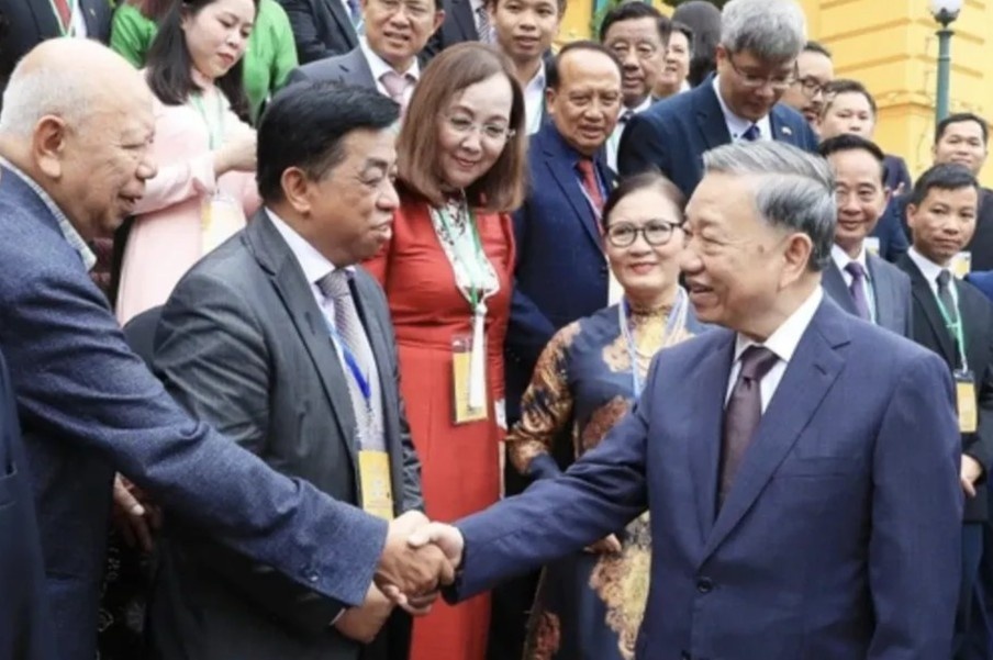 Bộ Chính trị: Đẩy mạnh thu hút nhân tài là người Việt Nam ở nước ngoài