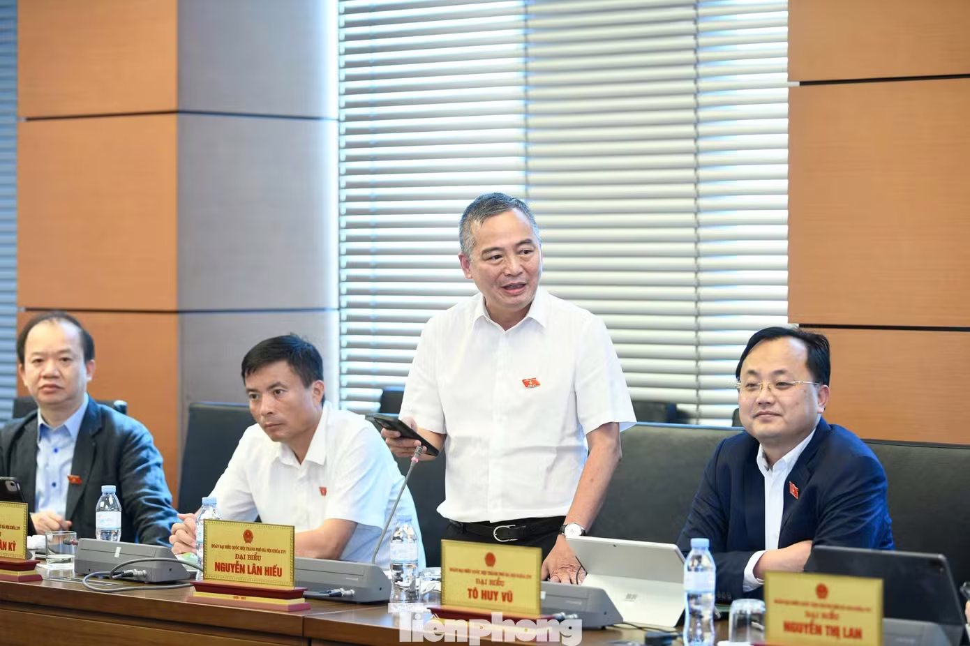 bảo vệ c&aacute;n bộ ảnh 3