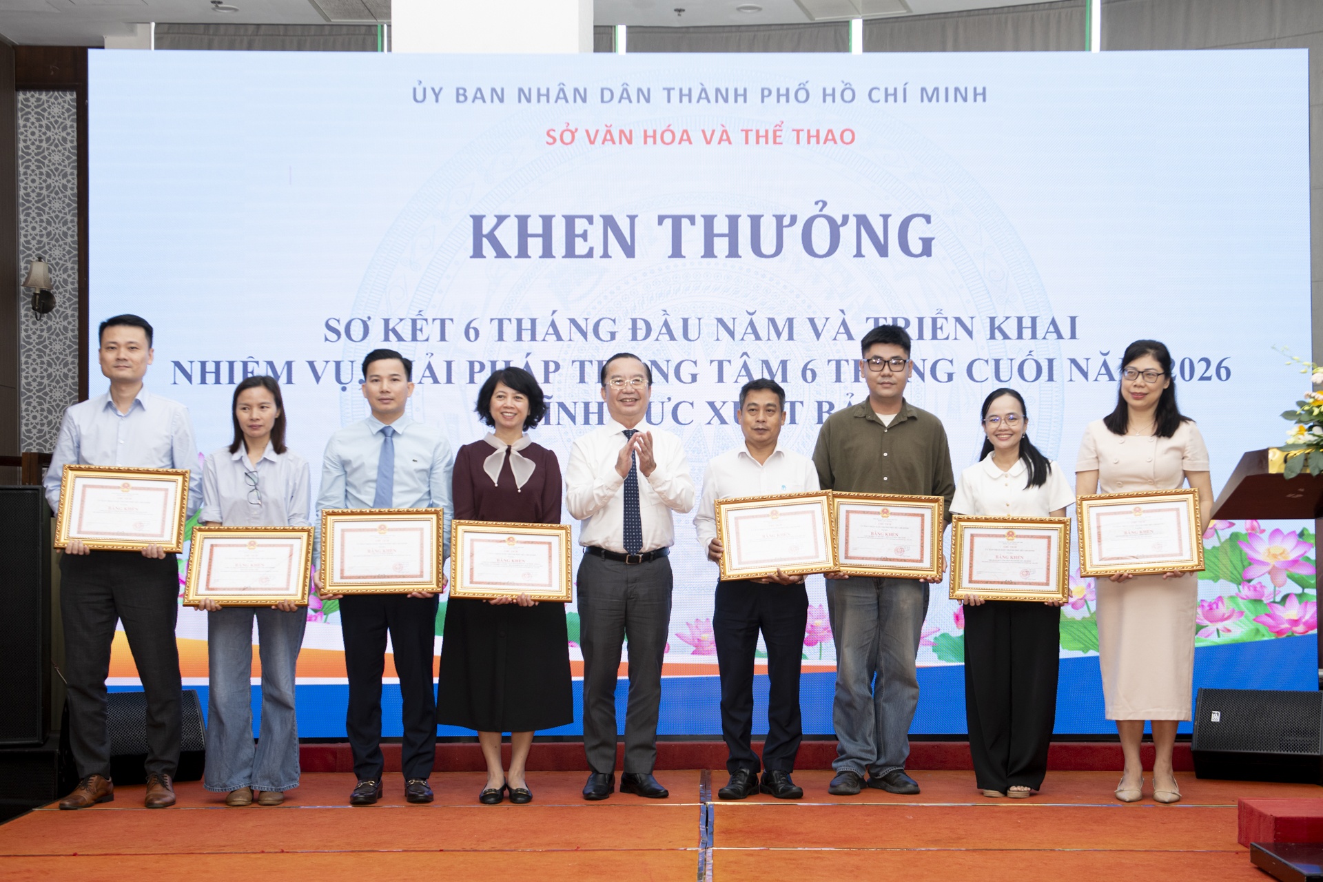 đường s&aacute;ch ảnh 1