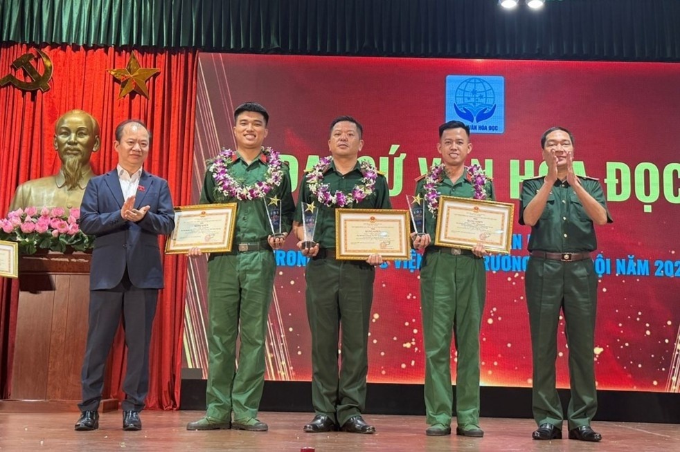 Trao 3 danh hiệu 'Đại sứ Văn hóa đọc' trong học viện, trường Quân đội