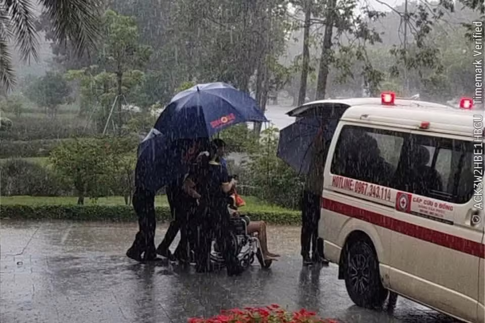b&agrave; đen ảnh 1