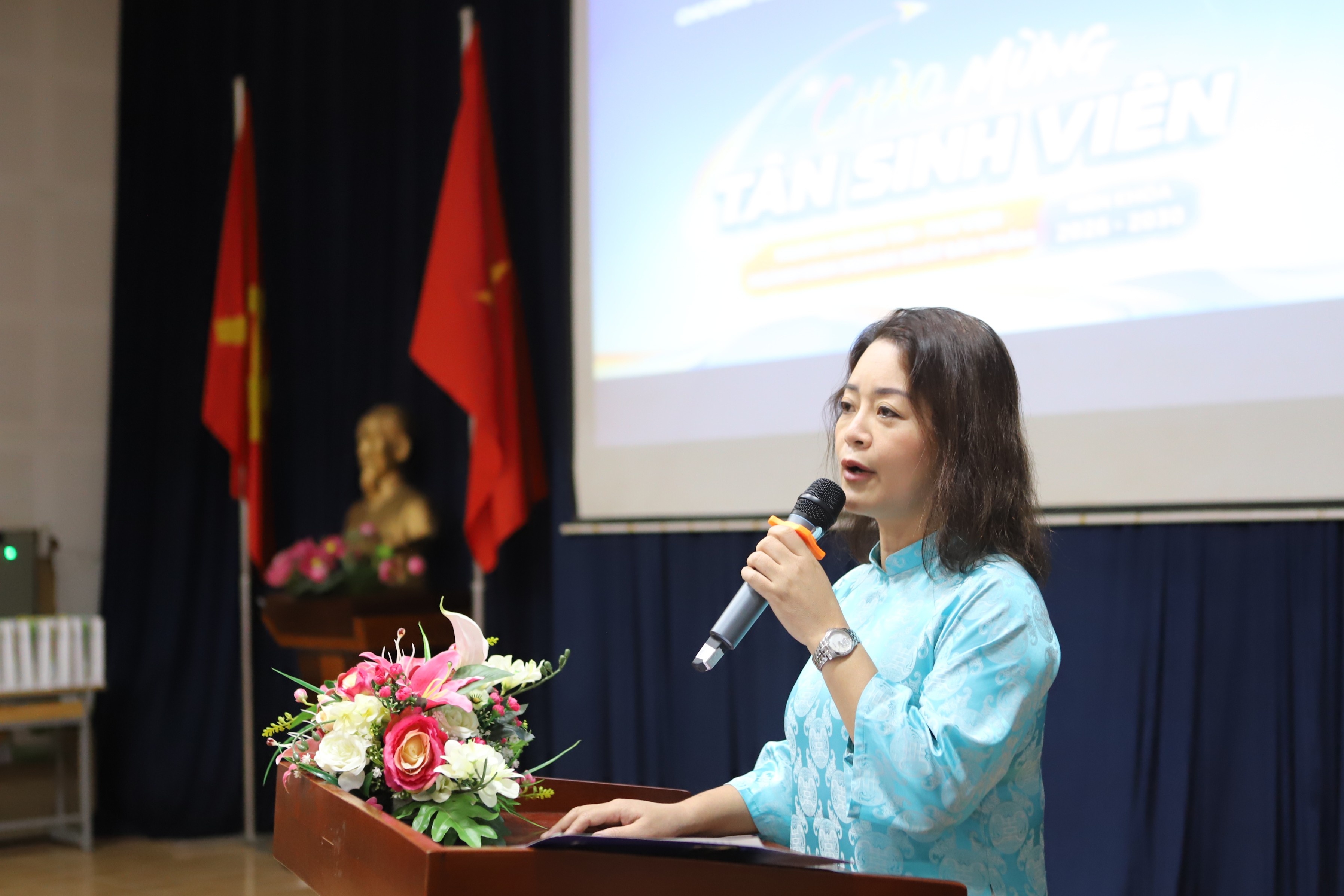 t&acirc;n sinh vi&ecirc;n ảnh 1