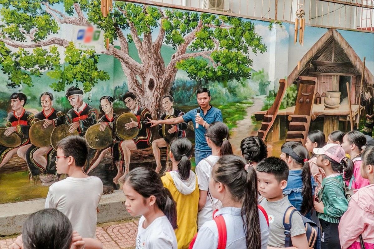 đọc s&aacute;ch ảnh 3