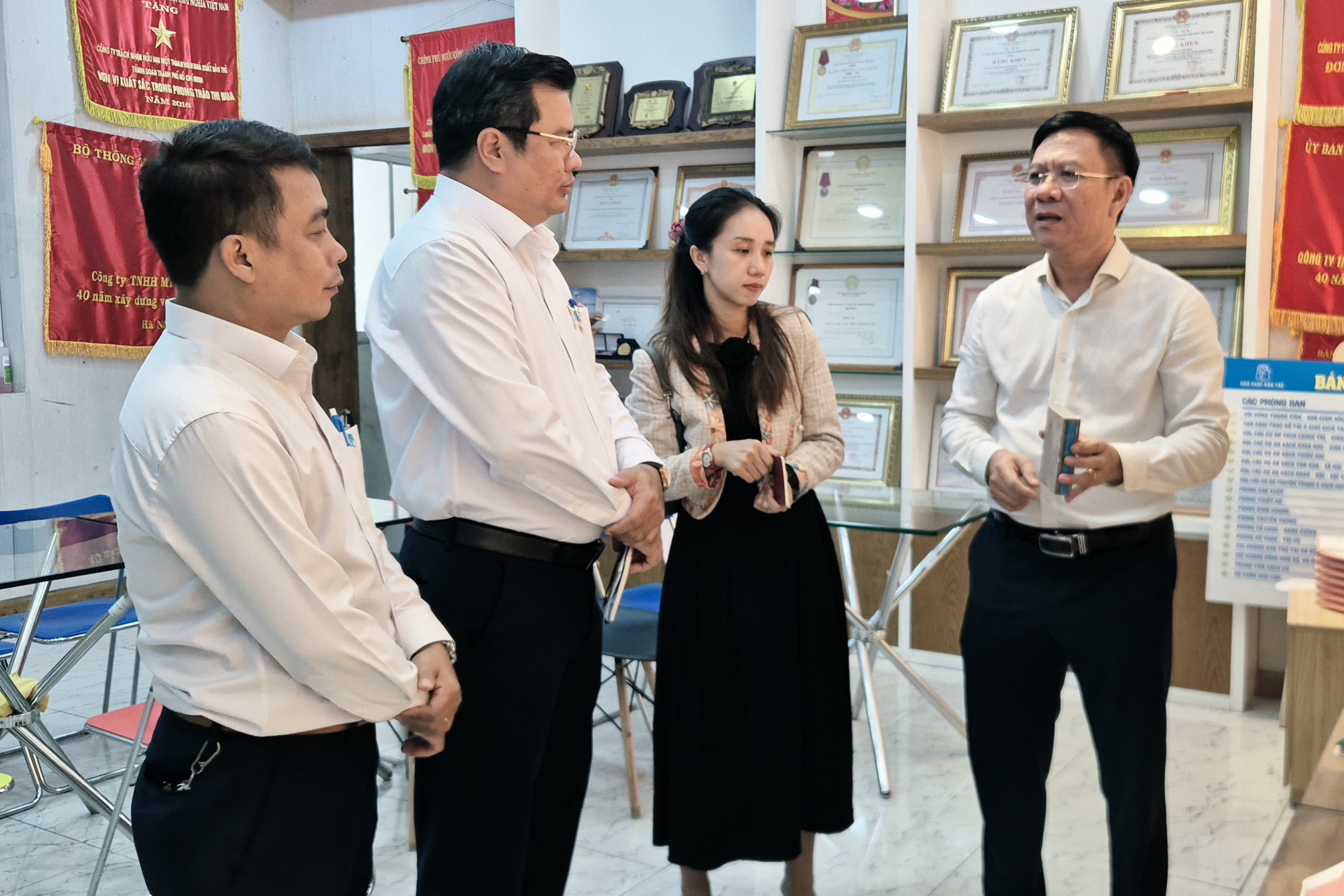 sách ảnh 6 sách ảnh 6