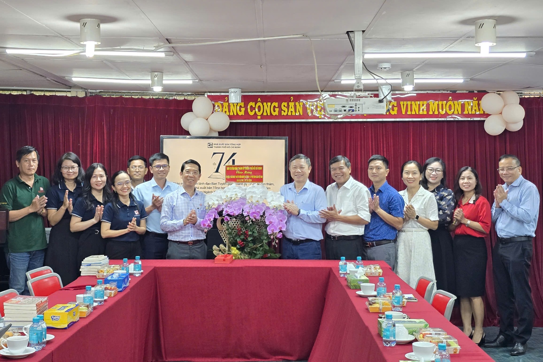 ban tuy&ecirc;n gi&aacute;o ảnh 2
