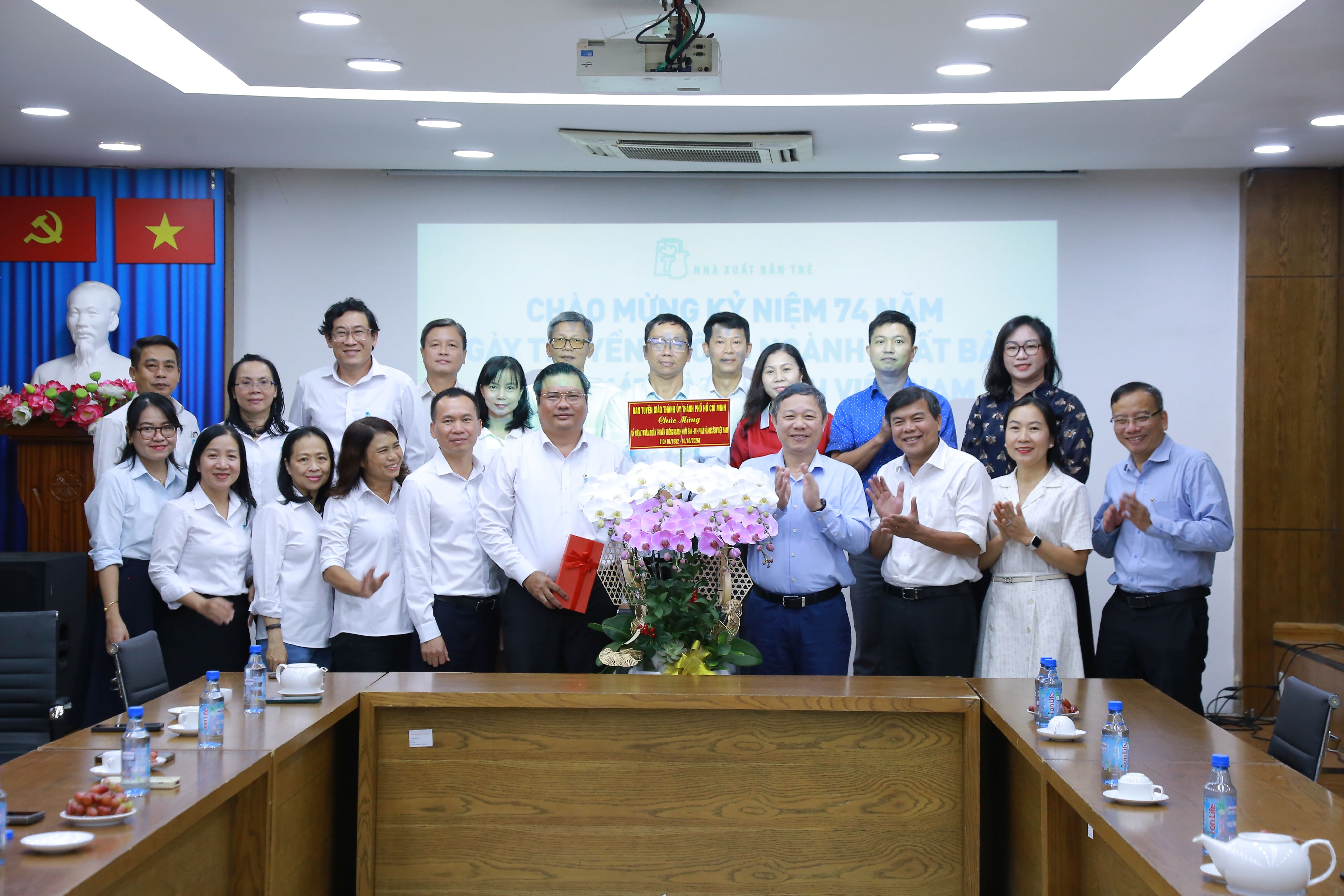 ban tuy&ecirc;n gi&aacute;o ảnh 1